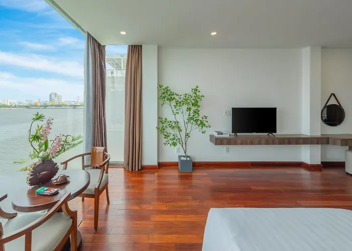 Hoang Linh Riverside Hotel Danang