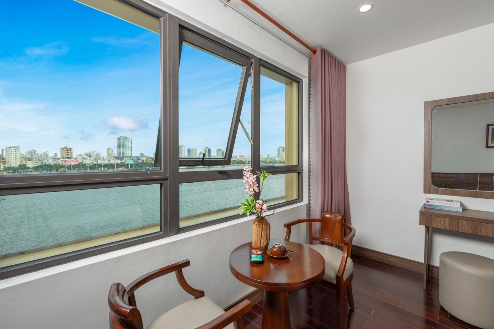 Hotel Hoang Linh Riverside
